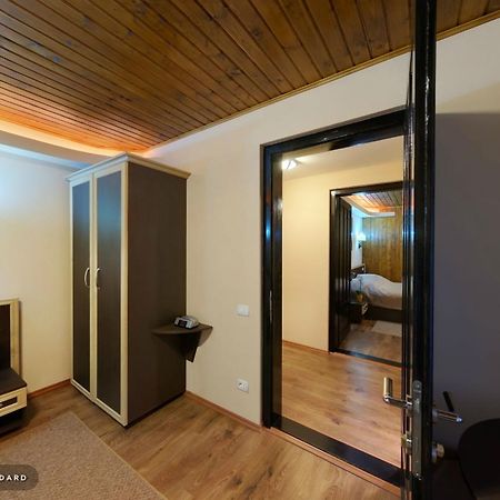 Hotel Hillden Lodge&Restaurant Drumu Carului المظهر الخارجي الصورة