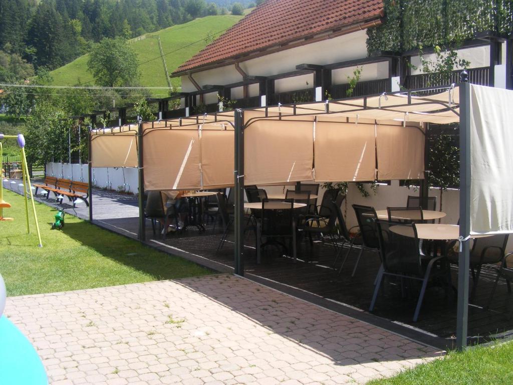 Hotel Hillden Lodge&Restaurant Drumu Carului المظهر الخارجي الصورة