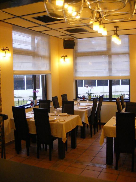 Hotel Hillden Lodge&Restaurant Drumu Carului المظهر الخارجي الصورة