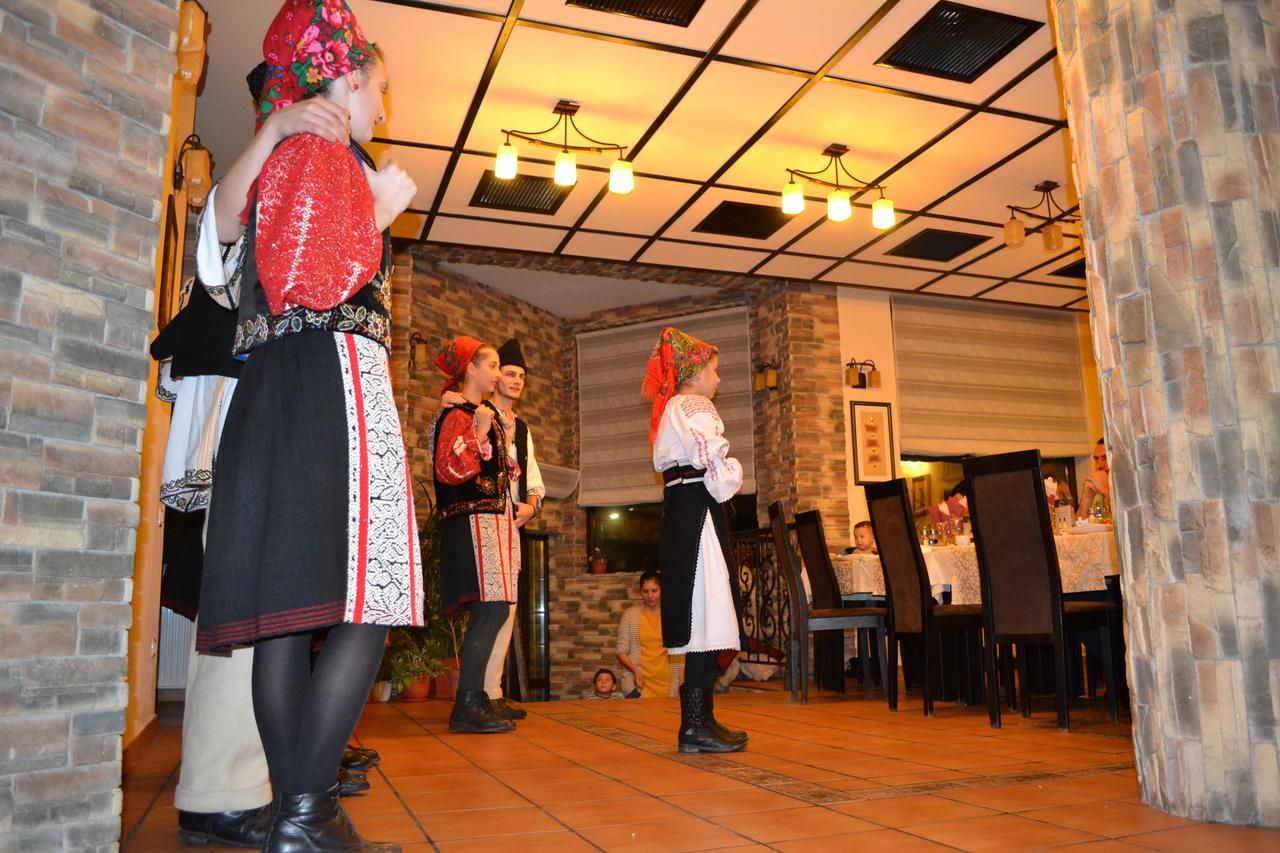 Hotel Hillden Lodge&Restaurant Drumu Carului المظهر الخارجي الصورة