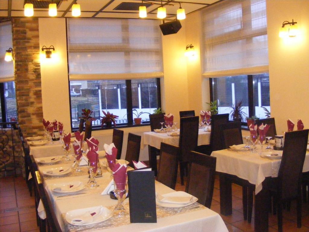 Hotel Hillden Lodge&Restaurant Drumu Carului المظهر الخارجي الصورة