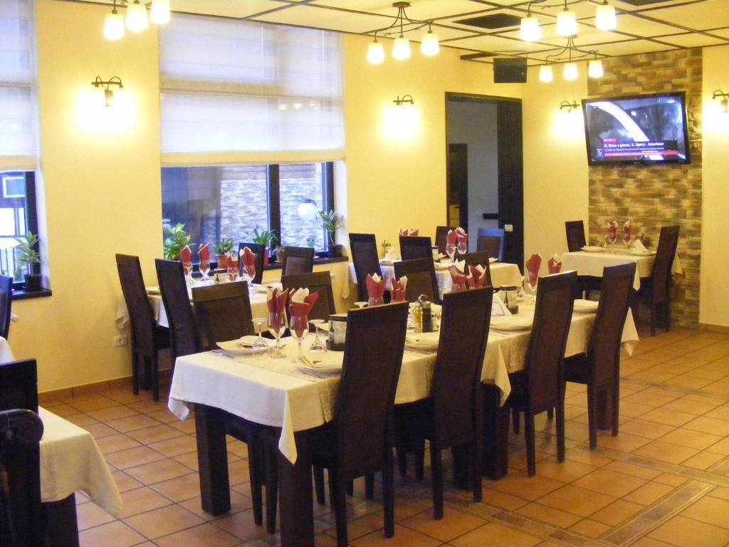 Hotel Hillden Lodge&Restaurant Drumu Carului المظهر الخارجي الصورة