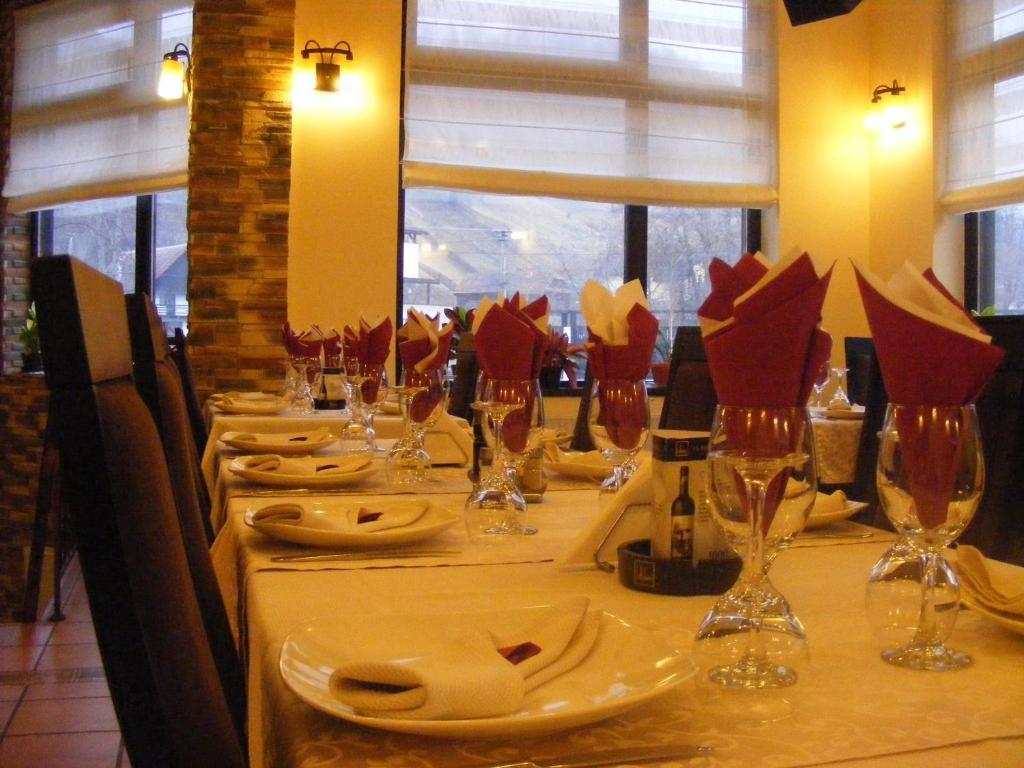 Hotel Hillden Lodge&Restaurant Drumu Carului المظهر الخارجي الصورة